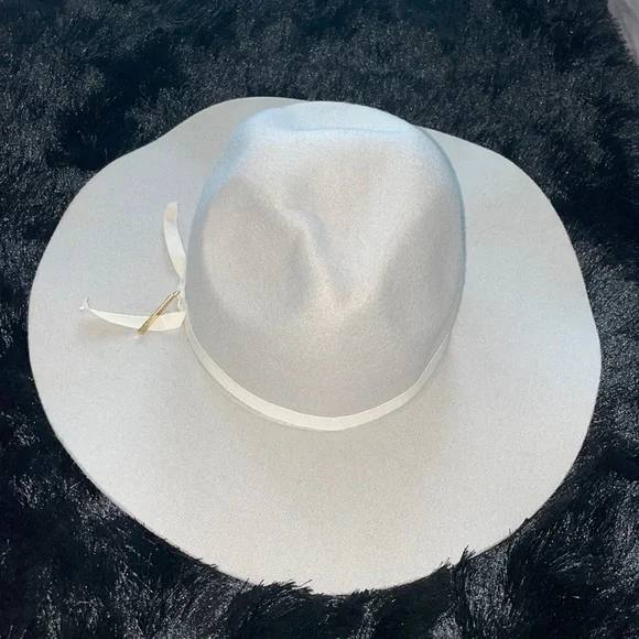 Abercrombie & Fitch Grey hat w/ bow - Picture 1 of 4